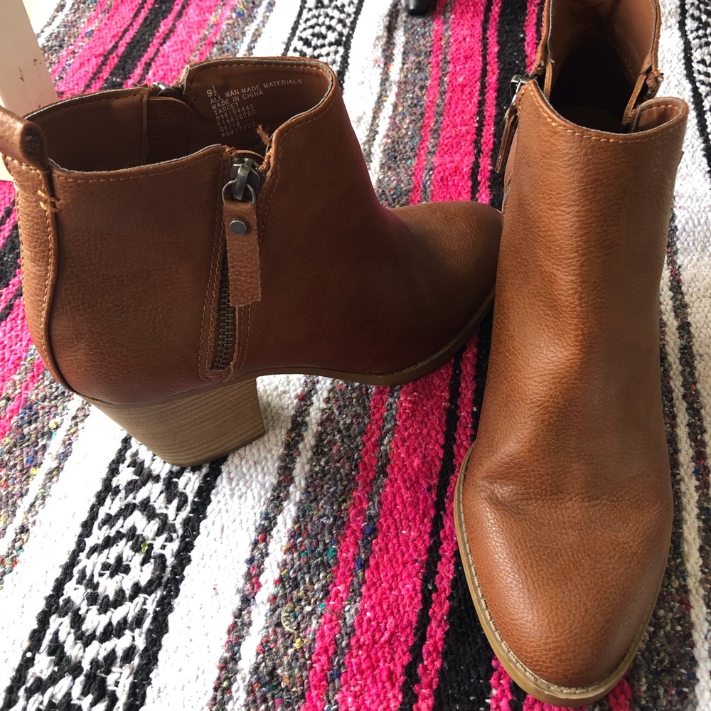 Camel ankle boots/booties.